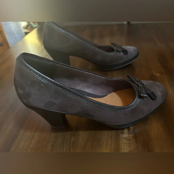 Clarks Artisan Brown Suede Leather Pumps Shoes Chunky Heel size 9M - Picture 3 of 5